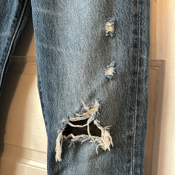 LEVI’S 501 SKINNY MEDIUM WASH DISTRESSED JEANS - Picture 6 of 16